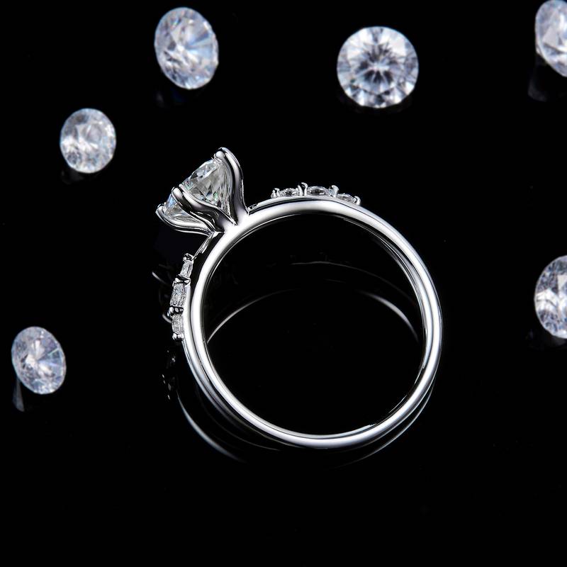 四爪圆钻女戒S925银镀白金定制选款主石莫桑钻1.0ct/副石高碳钻