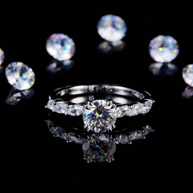 Fashion圆钻Women's RingS925银镀白金定制选款主石Moissanite1.0ct/副石高碳钻