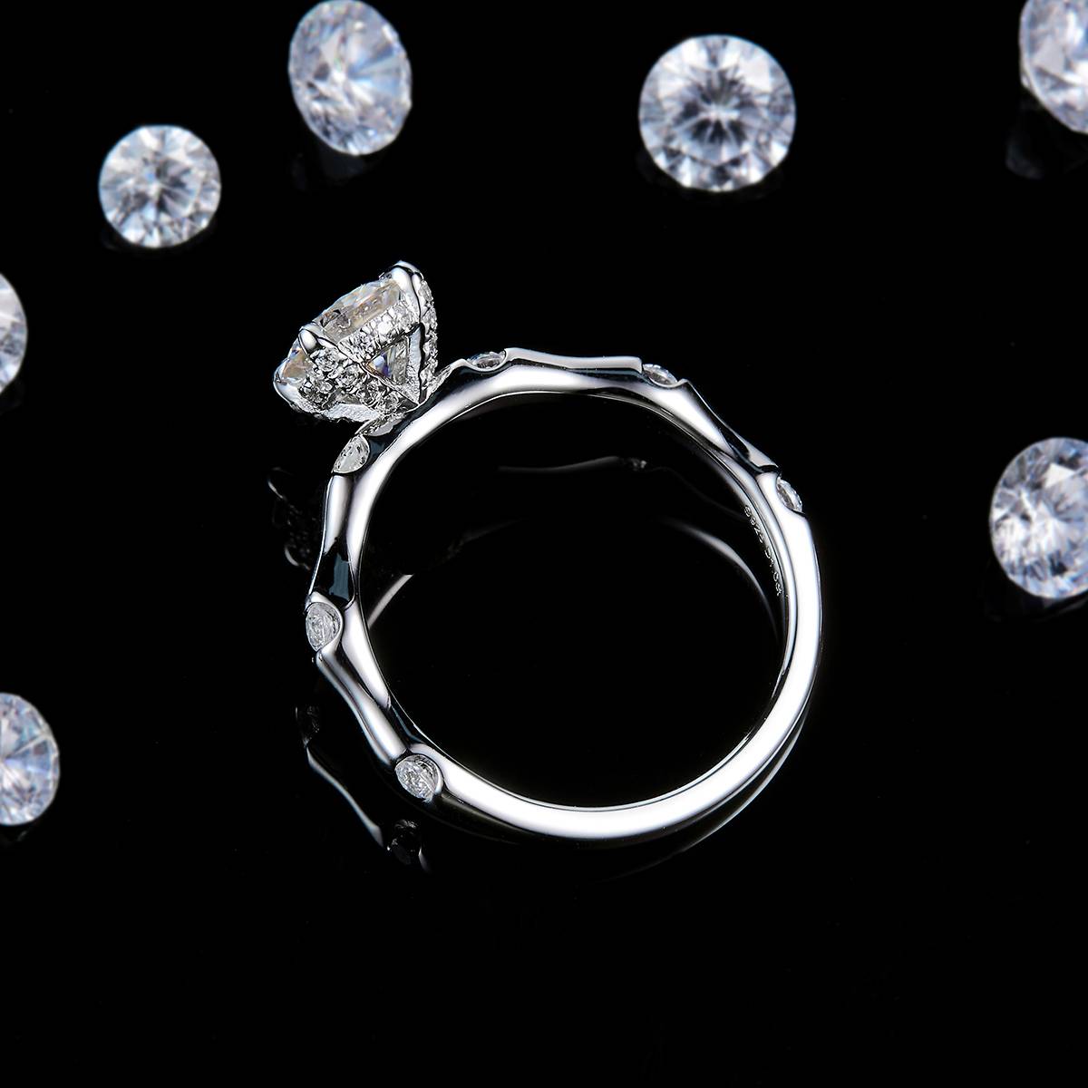 竹节臂四爪女戒S925银镀白金定制选款主石莫桑钻1.0ct/副石高碳钻