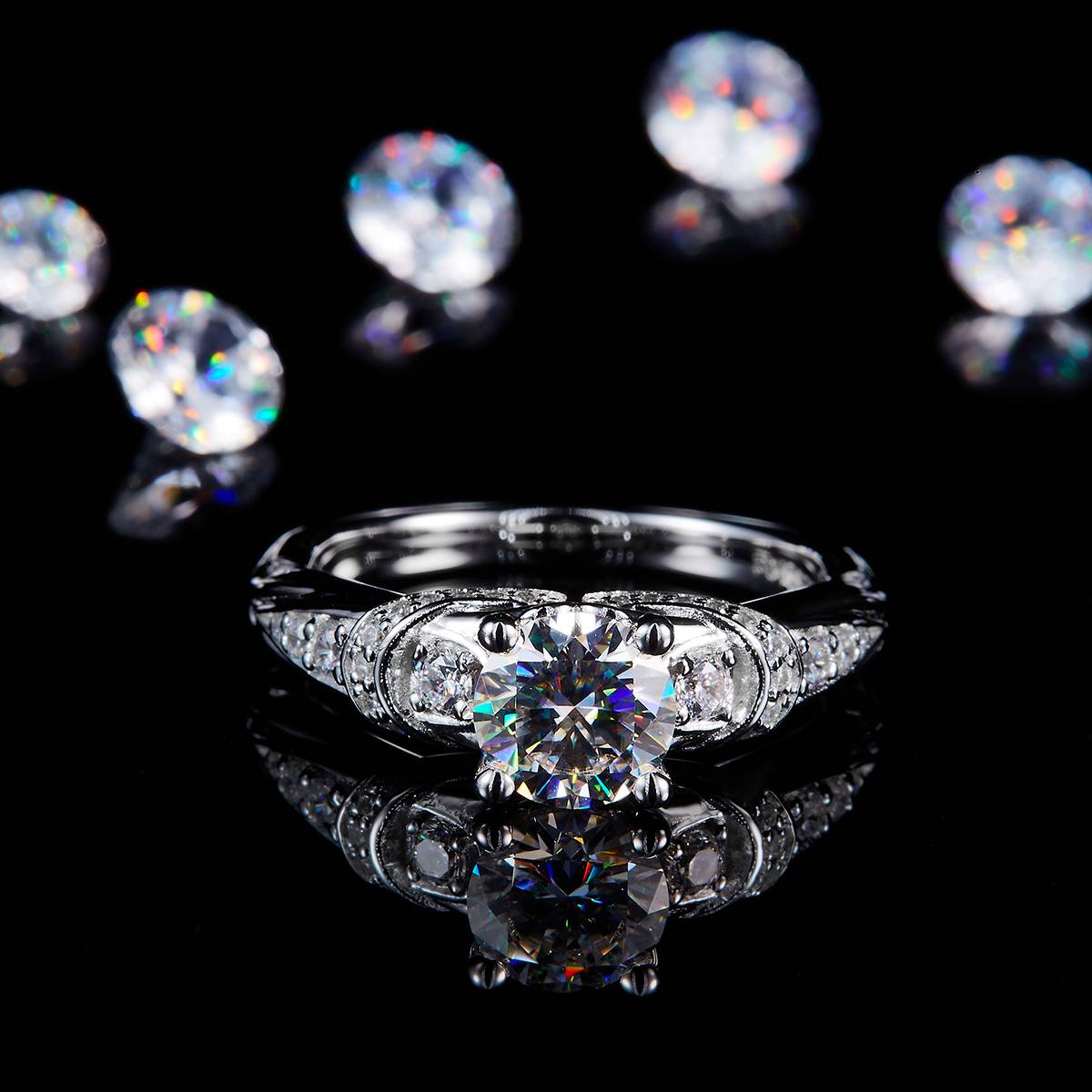 轻奢四爪女戒S925银镀白金定制选款主石莫桑钻1.0ct/副石高碳钻