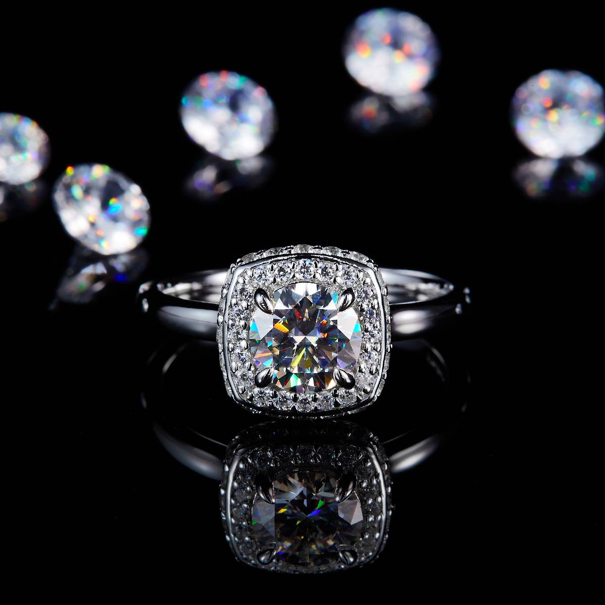 光臂方包女戒S925银镀白金定制选款主石莫桑钻1.0ct/副石高碳钻