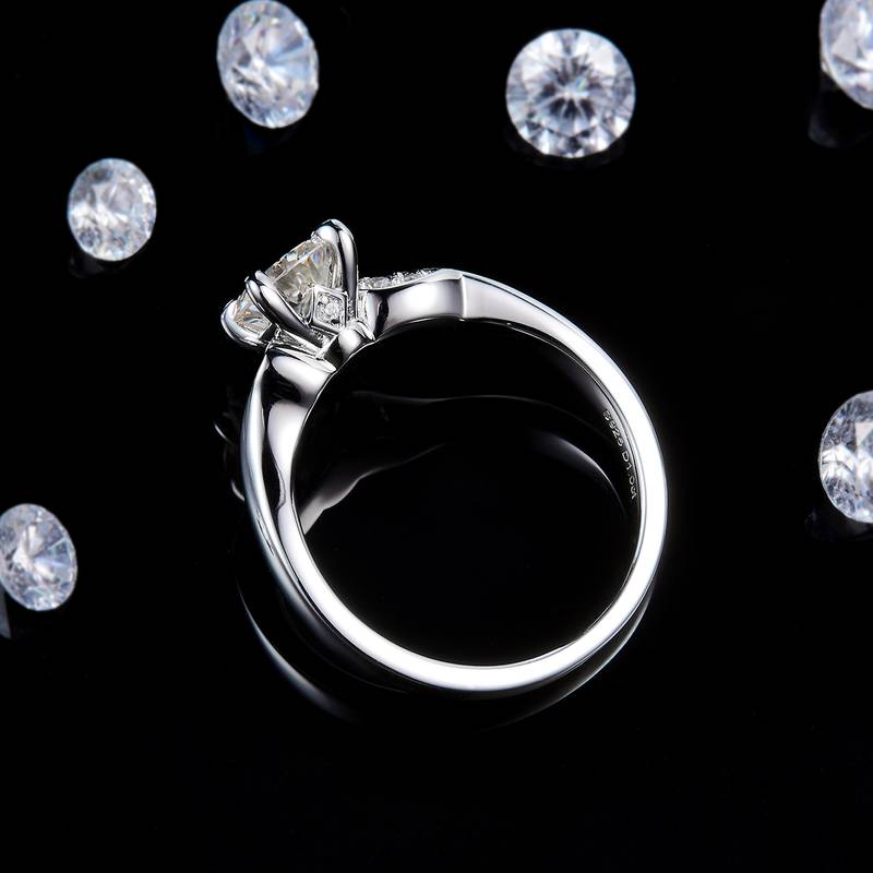 Fashion四爪Women's RingS925银镀白金定制选款主石Moissanite1.0ct/副石高碳钻