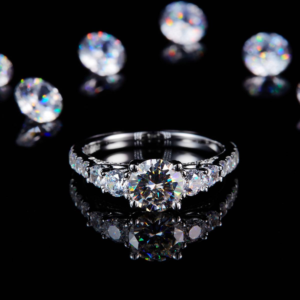 轻奢满钻四爪女戒S925银镀白金定制选款主石莫桑钻1.0ct/副石高碳钻
