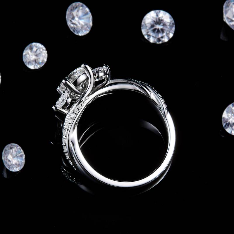 扭臂三石女戒S925银镀白金定制选款主石莫桑钻1.0ct/副石高碳钻