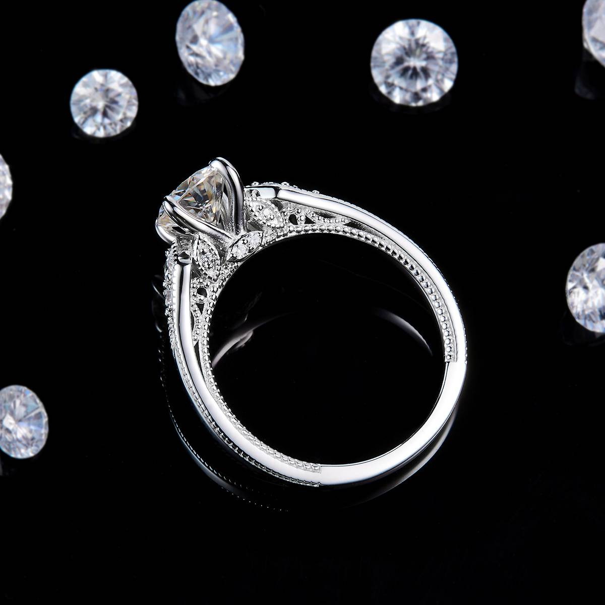 Fashion Four Claw Women's Ring S925 Silver Plated Platinum Customized Selection Main Stone Moissanite 1.0ct/Side Stone Cubic Zirconia