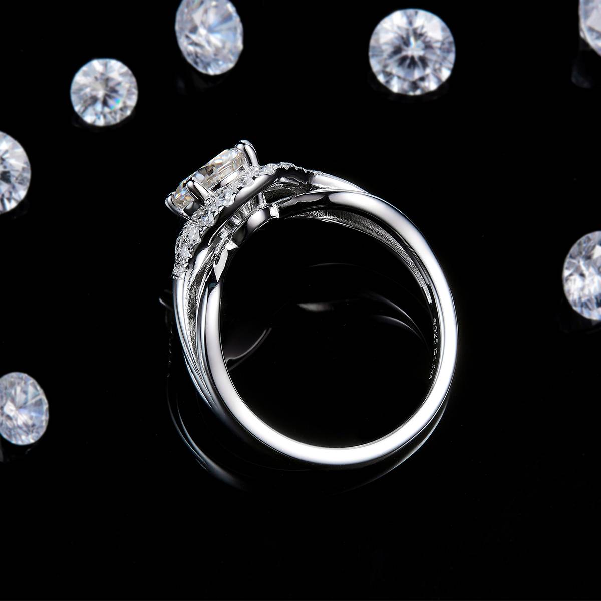 扭臂女戒S925银镀白金定制选款主石莫桑钻1.0ct/副石高碳钻