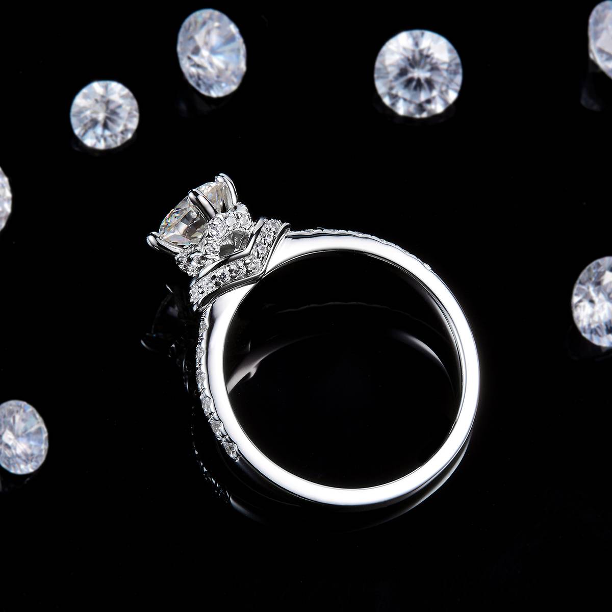 轻奢四爪女戒S925银镀白金定制选款主石莫桑钻1.0ct/副石高碳钻