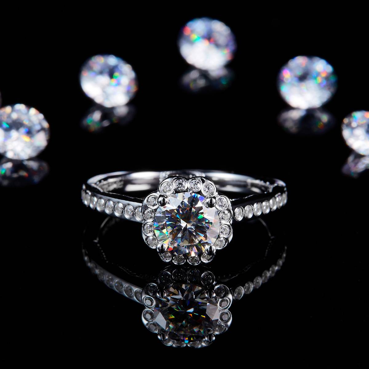 太阳花女戒S925银镀白金定制选款主石莫桑钻1.0ct/副石高碳钻