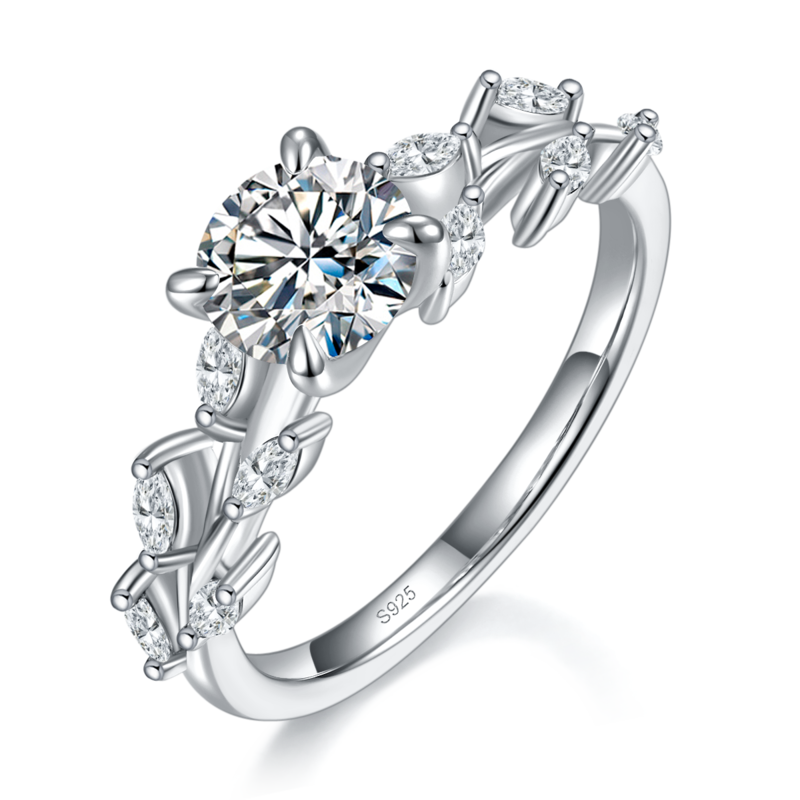 时尚四爪女戒S925银镀白金定制选款主石莫桑钻1.0ct/副石高碳钻