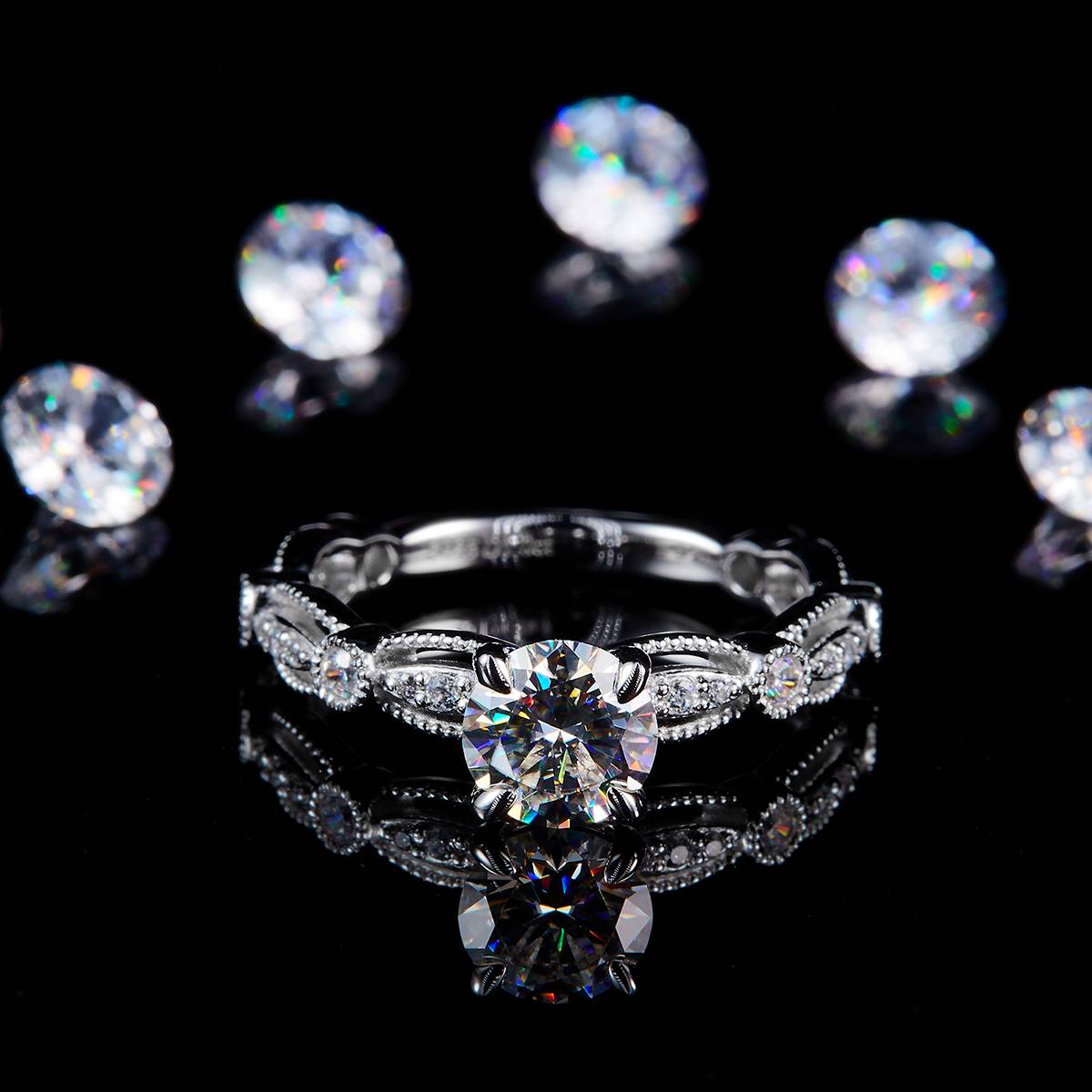 轻奢四爪女戒S925银镀白金定制选款主石莫桑钻1.0ct/副石高碳钻