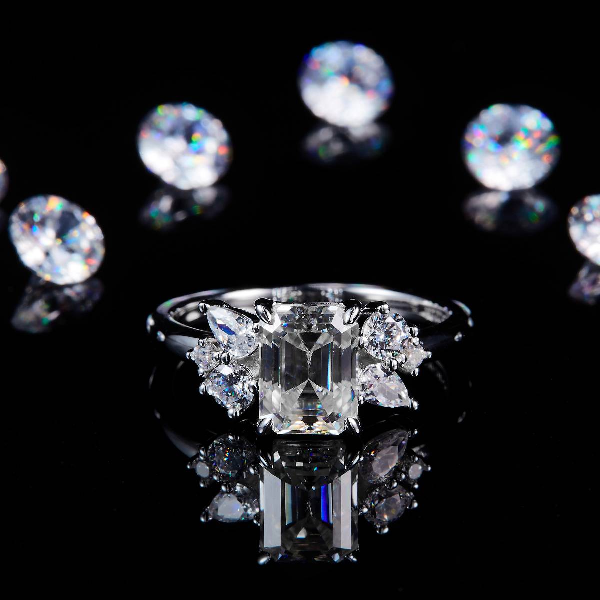 祖母绿切割女戒S925银镀白金定制选款主石莫桑钻2.0ct/副石高碳钻