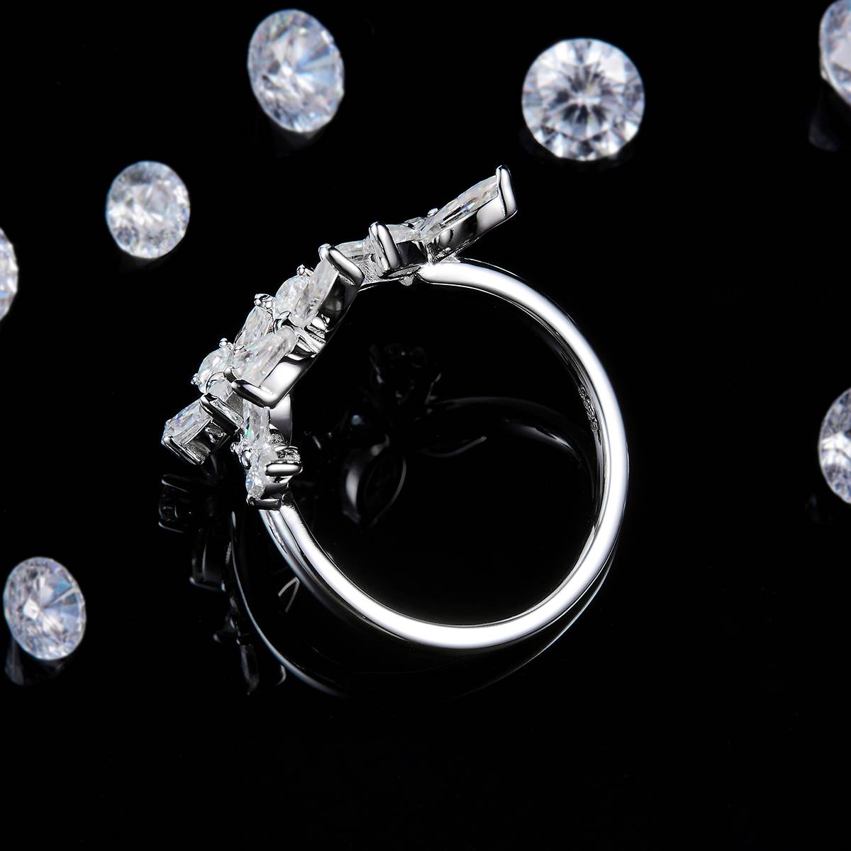 花朵开口女戒S925银镀白金定制选款副石莫桑钻1.04ct