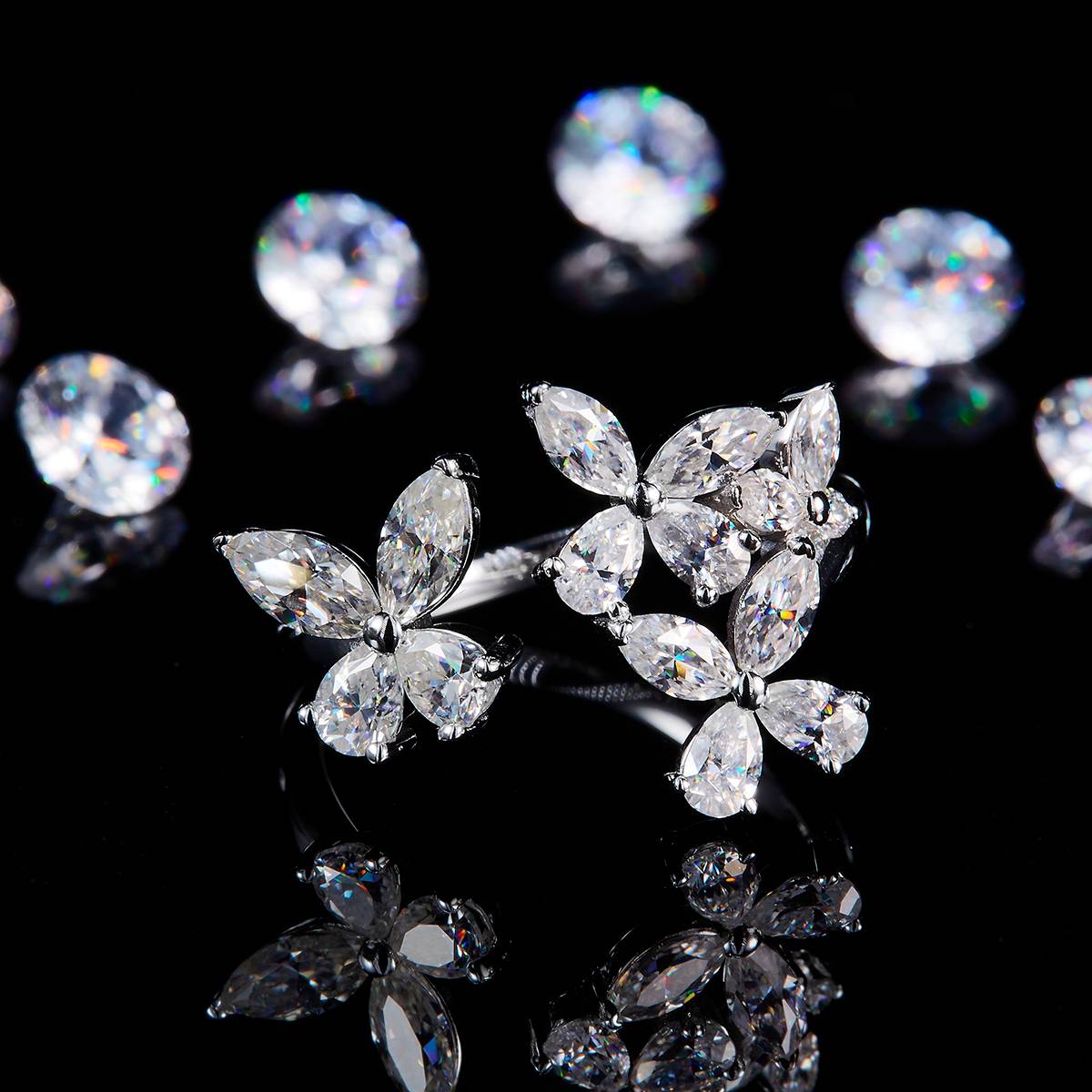 花朵开口女戒S925银镀白金定制选款副石莫桑钻1.04ct