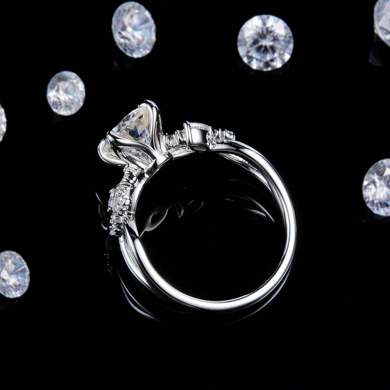 Affordable Luxury四爪Women's RingS925银镀白金定制选款主石Moissanite1.5ct/副石高碳钻