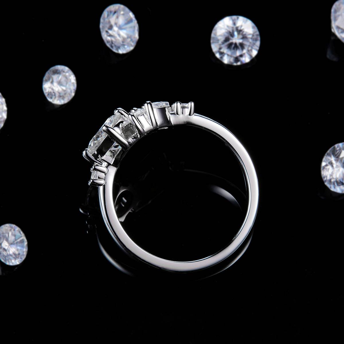 轻奢女戒S925银镀白金定制选款主石莫桑钻1.0ct/副石高碳钻