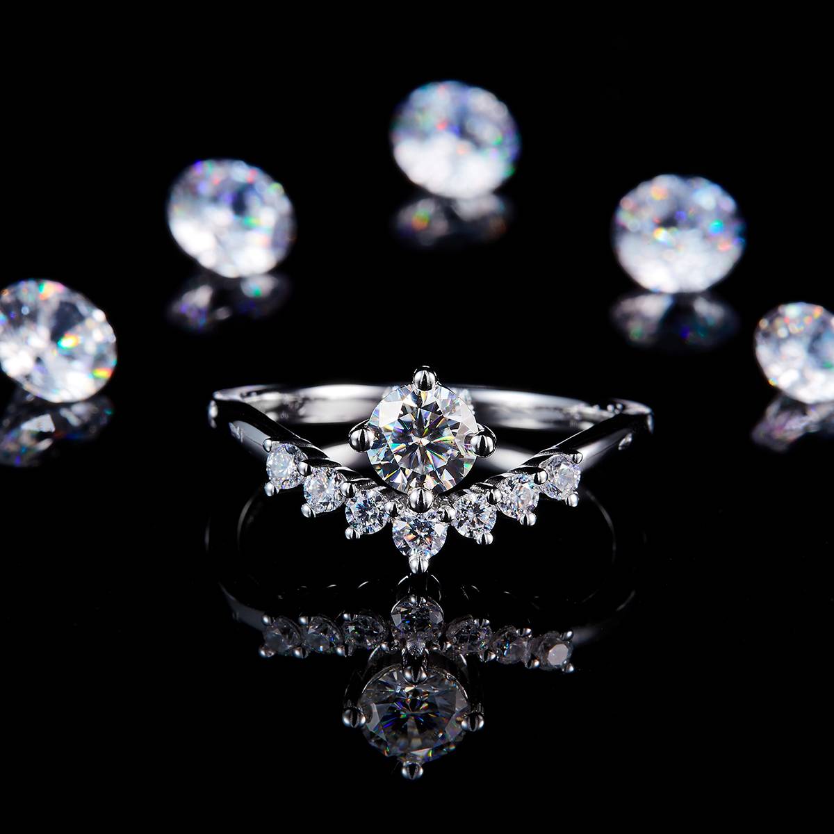 V形排戒S925银镀白金定制选款主石莫桑钻0.5ct/副石高碳钻