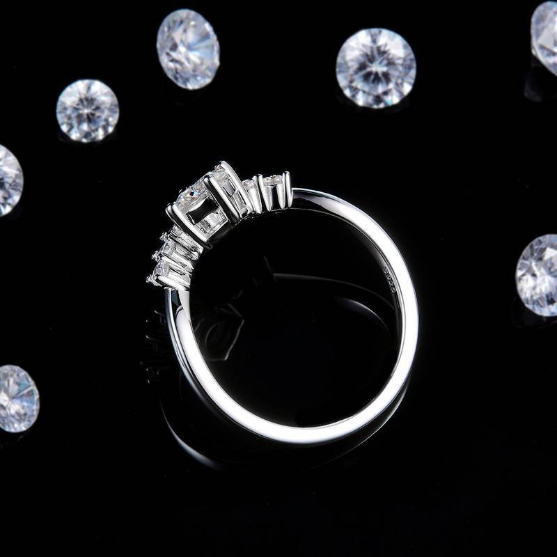 V形排戒S925银镀白金定制选款主石Moissanite0.5ct/副石高碳钻