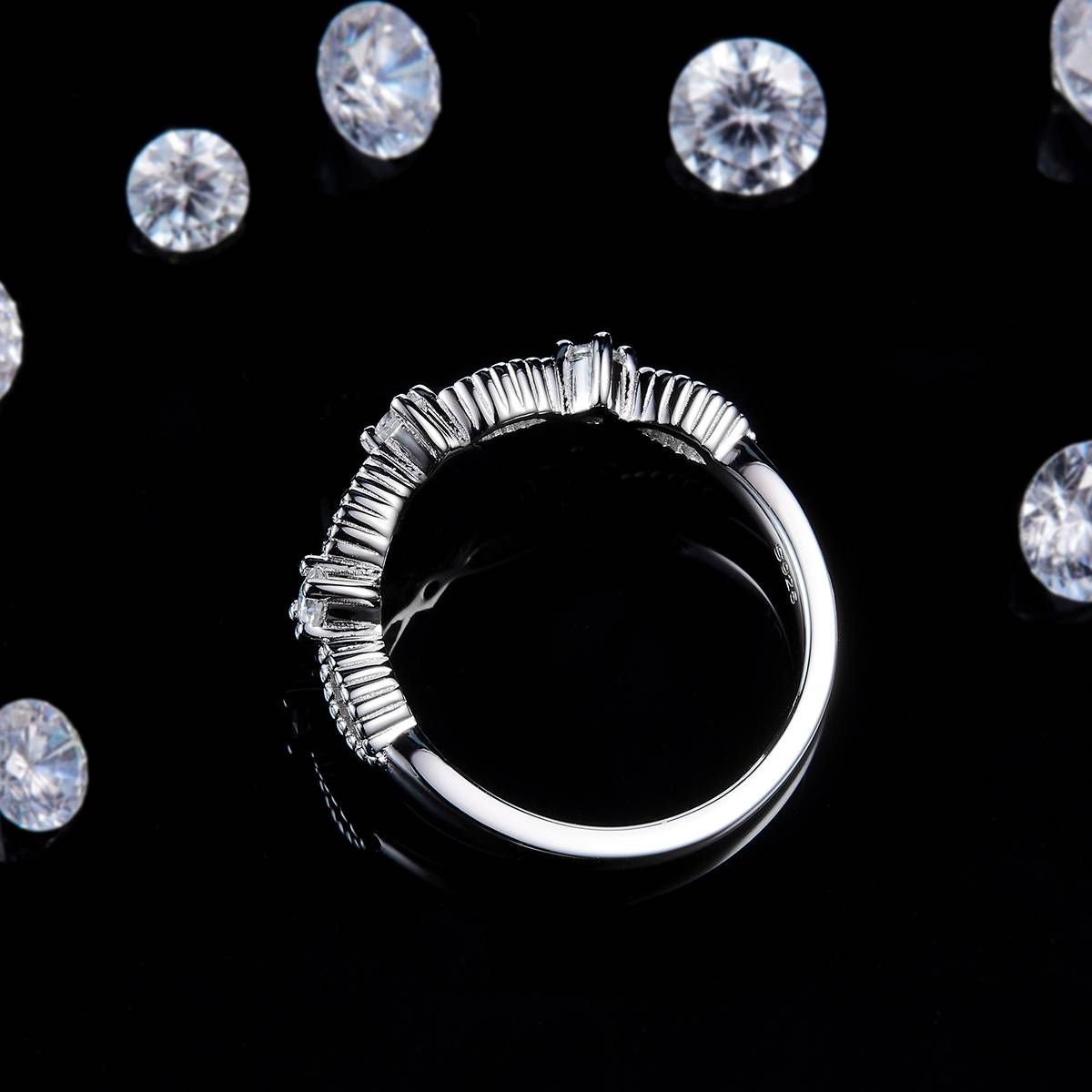 Simple and stylish S925 silver plated platinum custom ring selection Side Stone Moissanite 0.18ct