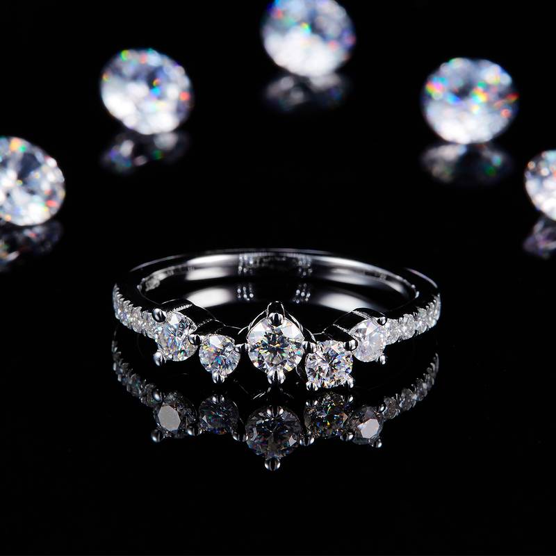 时尚风排戒S925银镀白金定制选款副石莫桑钻0.64ct