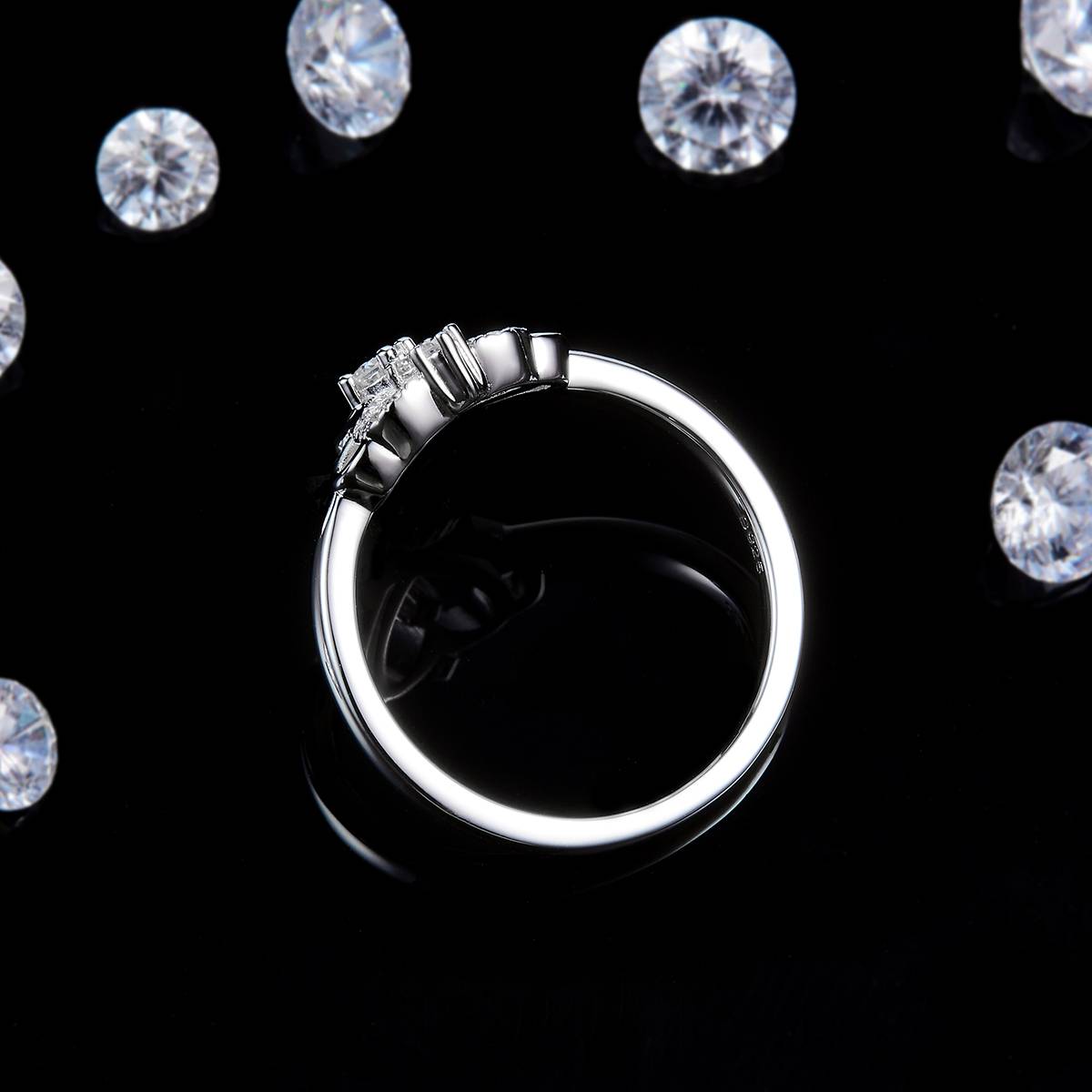 光臂皇冠排戒S925银镀白金定制选款副石莫桑钻0.153ct