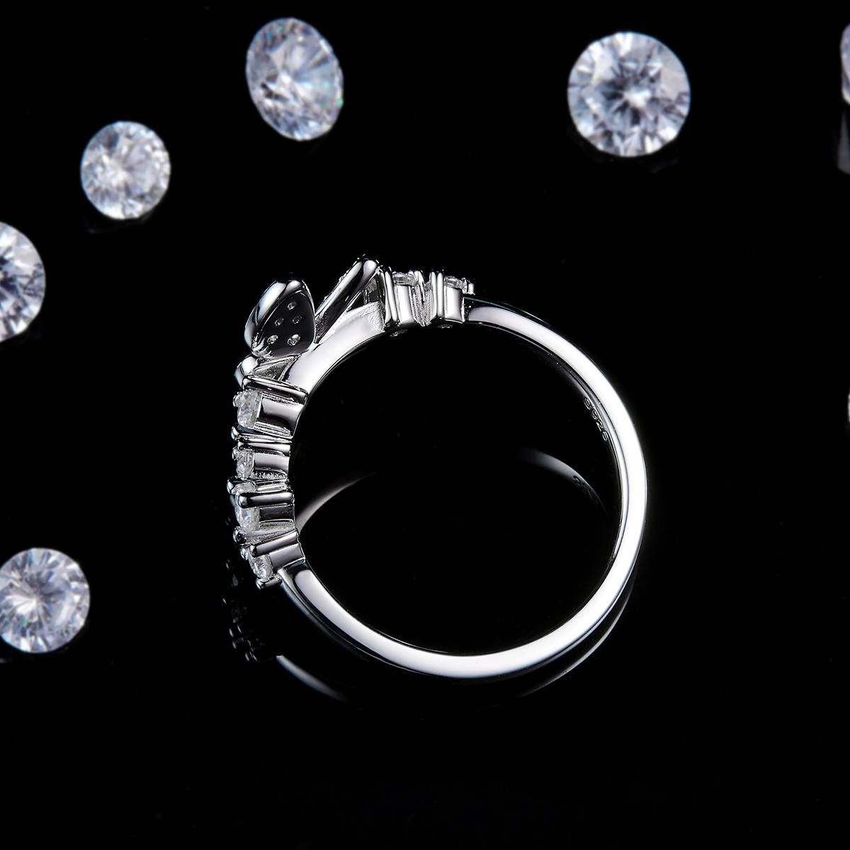 蝴蝶花朵排戒S925银镀白金定制选款副石莫桑钻0.37ct
