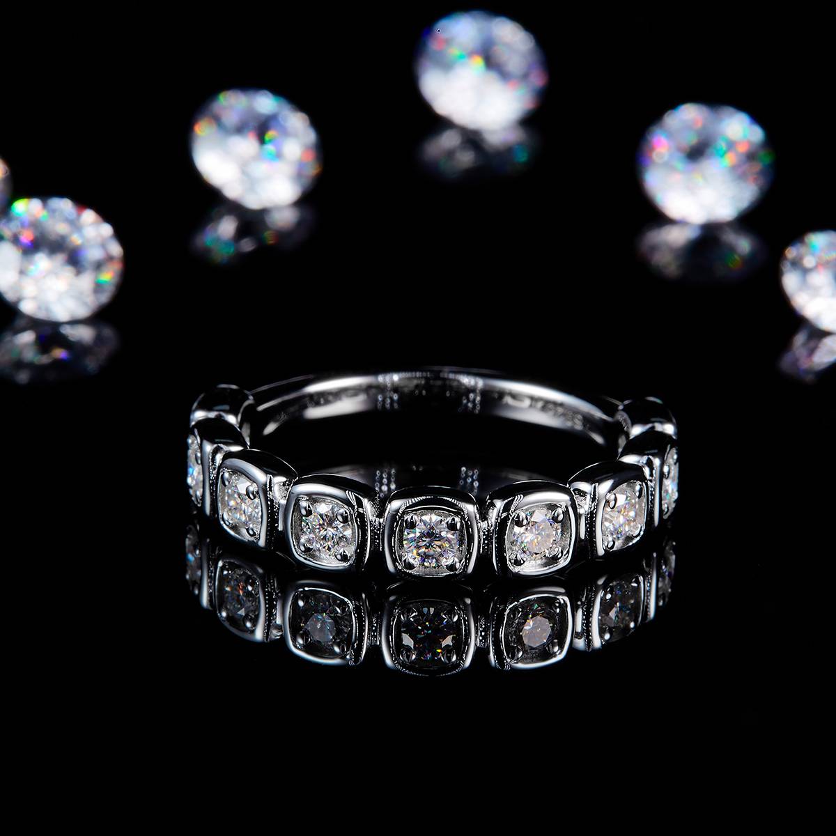 2.4mm Round Diamond Set with S925 Silver Plated Platinum Customized Selection Side Stone Moissanite 0.45ct