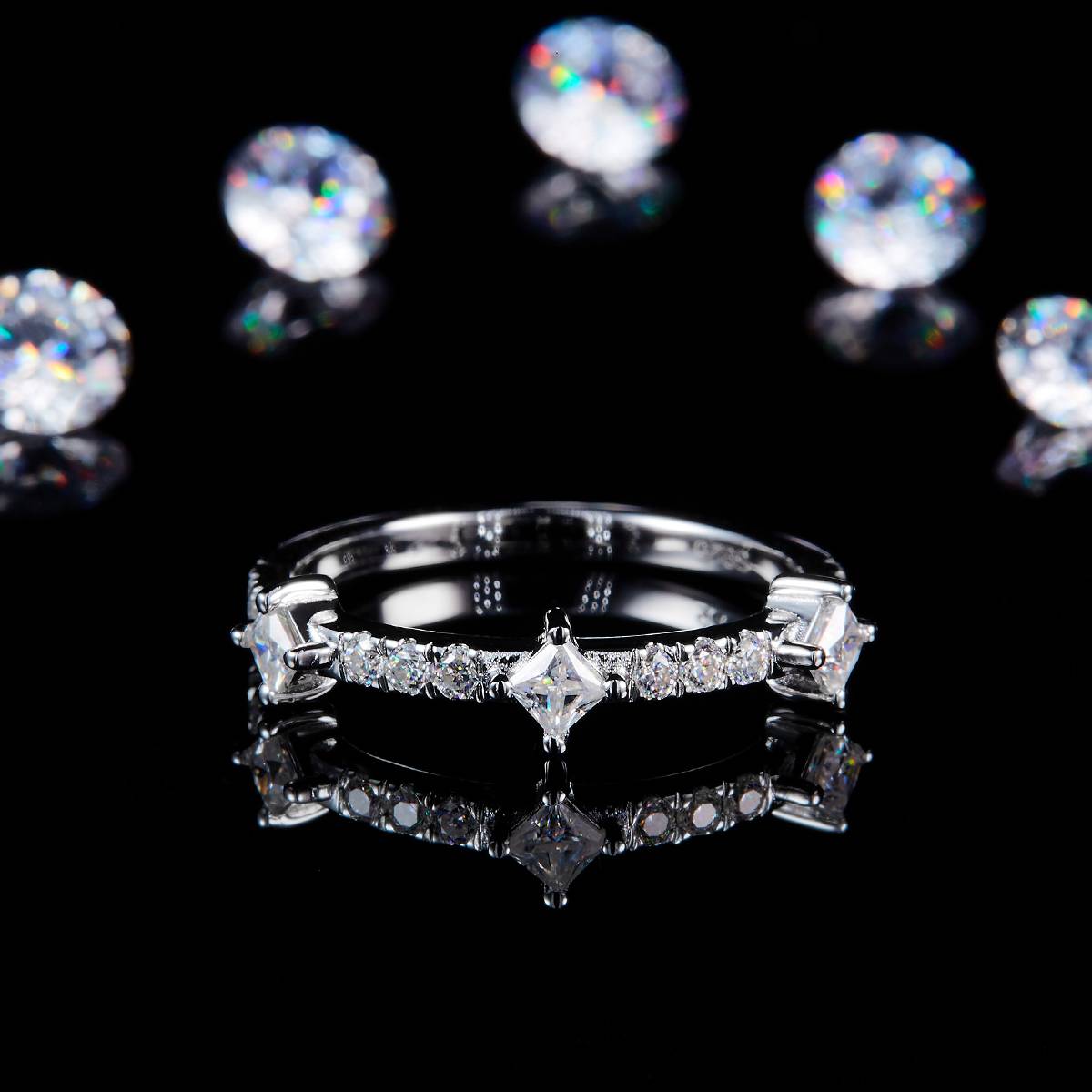 Fashion Half Circle Diamond Ring S925 Silver Plated Platinum Customized Selection Side Stone Moissanite 0.69ct