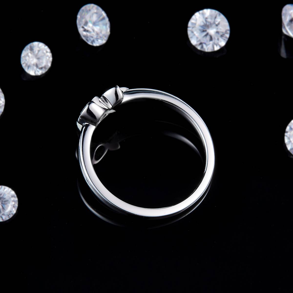 Clover design with S925 silver plated platinum custom selection, main stone Moissanite 0.3ct/Side Stone Cubic Zirconia