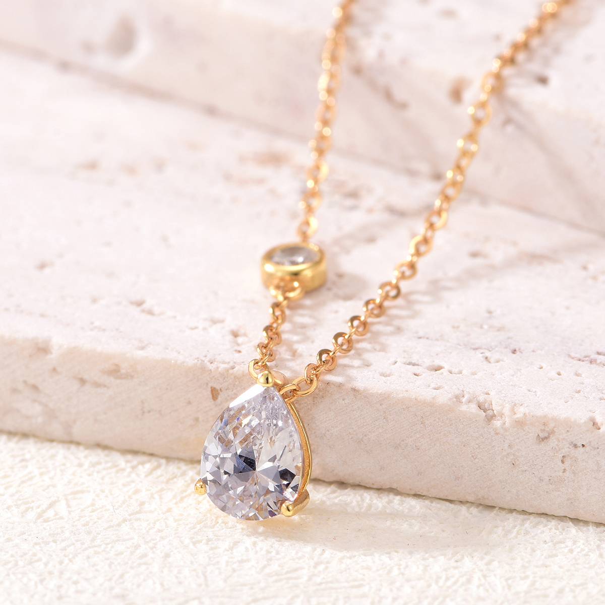 MP0021款S925银镀18K黄金水滴形莫桑钻项链主石8*6mm/1.25ct
