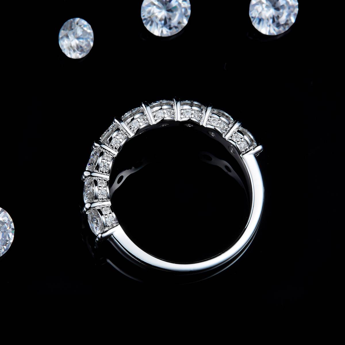 Round Diamond Ring S925 Silver Plated Platinum Customized Selection Side Stone Moissanite 1.98ct