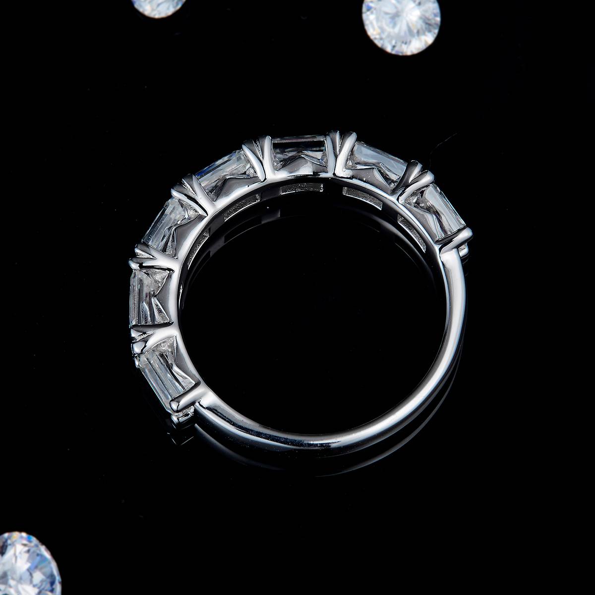 祖母绿切割排戒S925银镀白金定制选款莫桑钻2.5ct