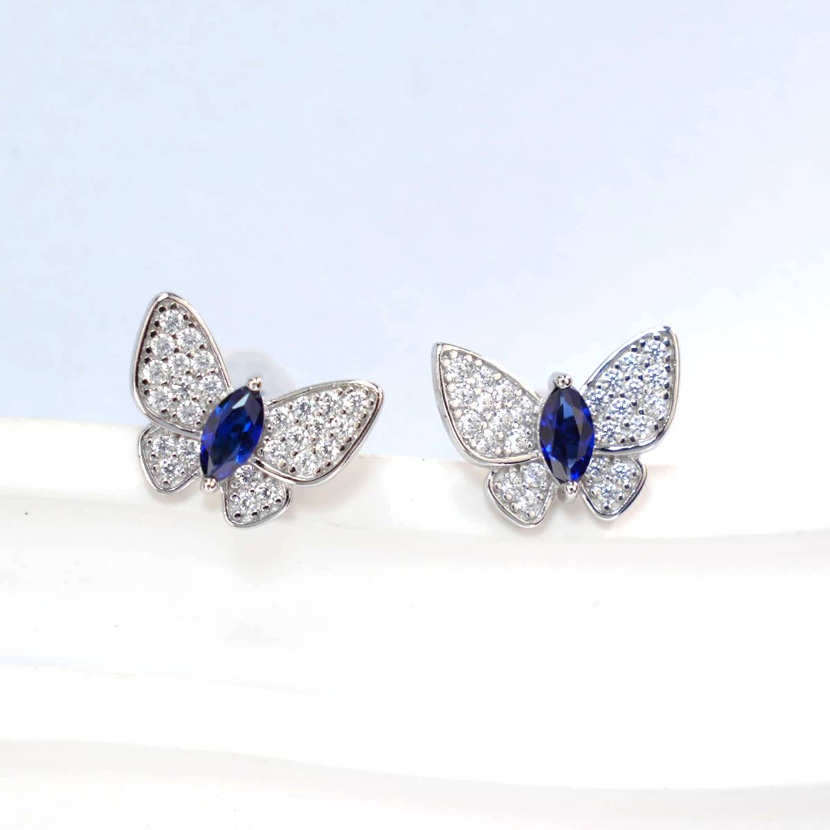 E-2026款S925银镀18K白金马眼形培育彩宝蝴蝶耳环5*2mm.5mm