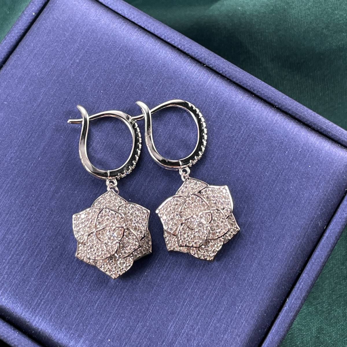 E230607021款S925银镀18K白金满镶莫桑钻山茶花耳环1.73ct