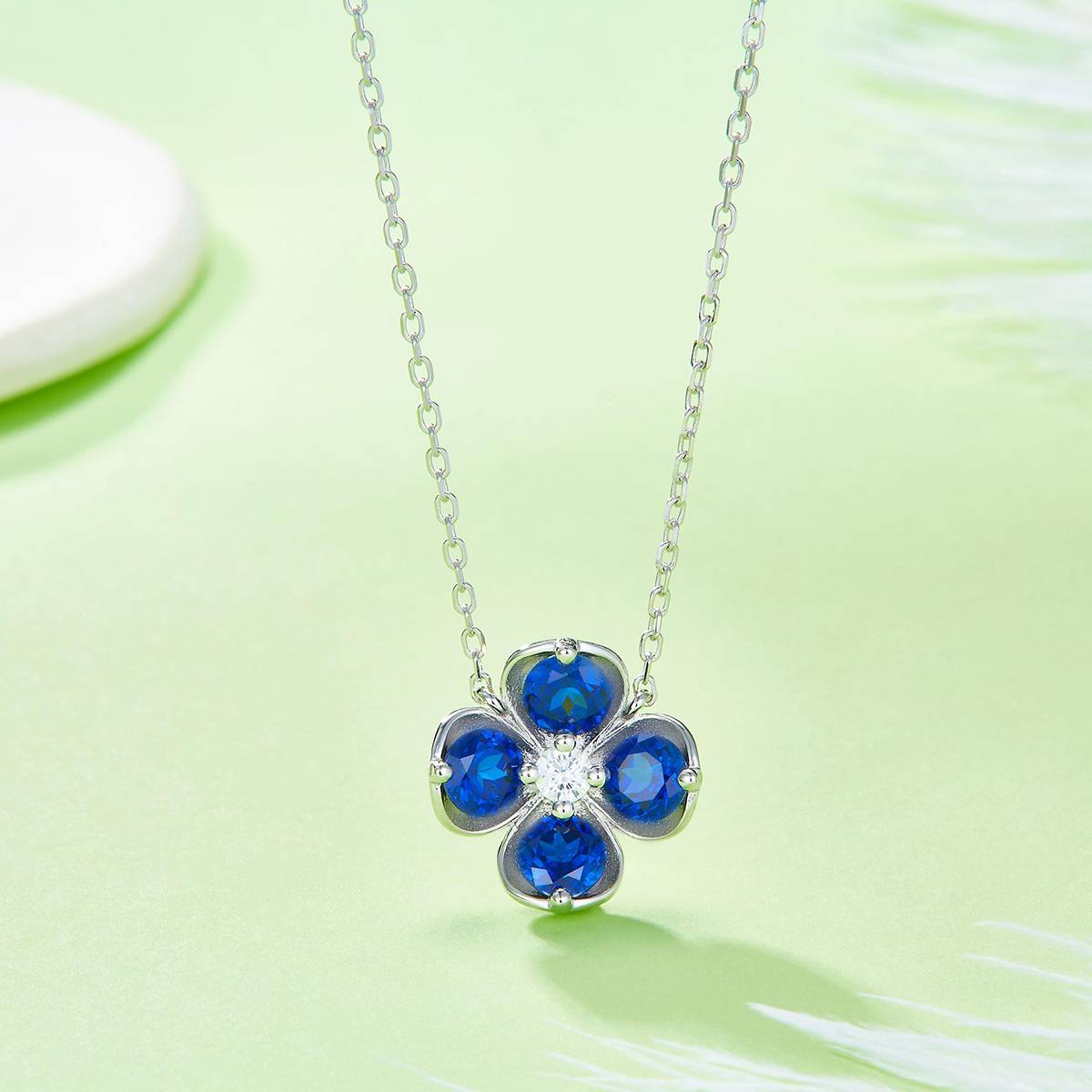 P1055款S925银镀18K白金圆形培育彩宝幸运四叶草Necklace2.6ct