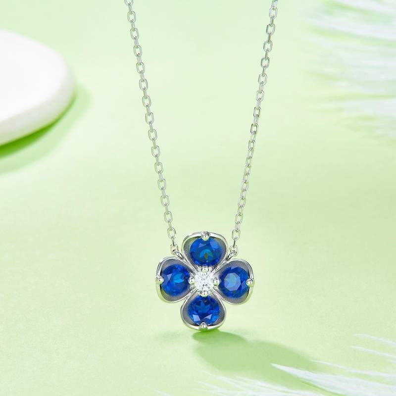 P1055款S925银镀18K白金圆形培育彩宝幸运四叶草Necklace2.6ct