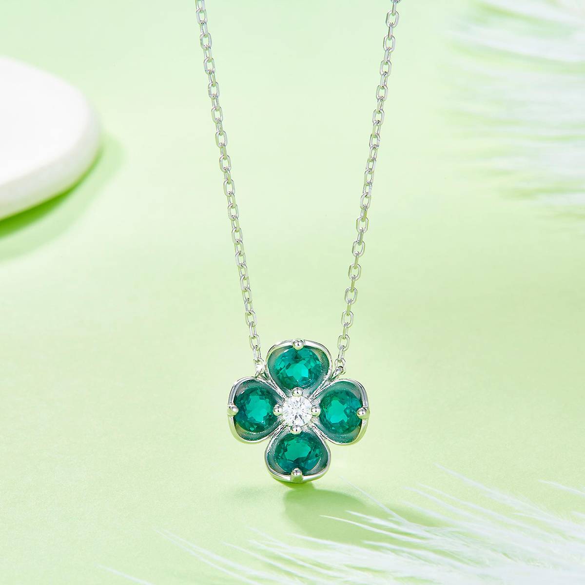 P1055款S925银镀18K白金圆形培育彩宝幸运四叶草Necklace2.6ct
