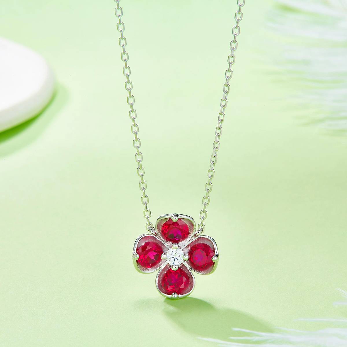 P1055款S925银镀18K白金圆形培育彩宝幸运四叶草Necklace2.6ct