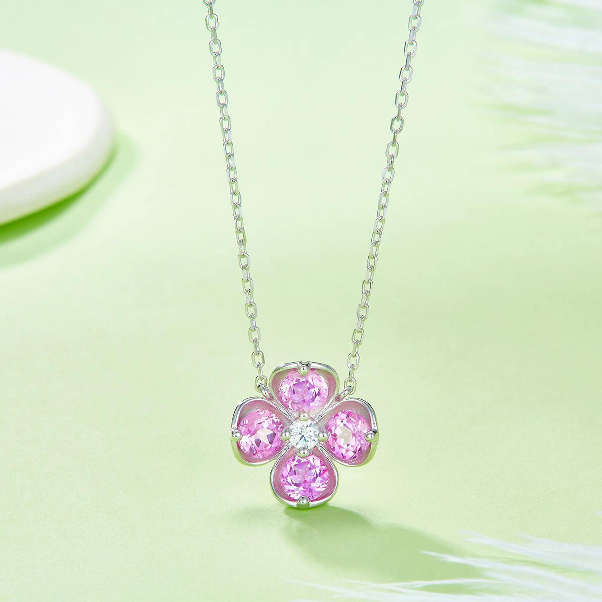 P1055款S925银镀18K白金圆形培育彩宝幸运四叶草Necklace2.6ct
