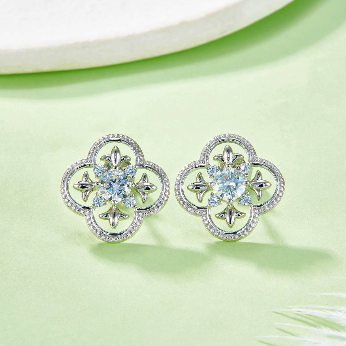 E240330011款S925银镀18K白金MoissaniteStud Earring主石5.0mm/0.5ct