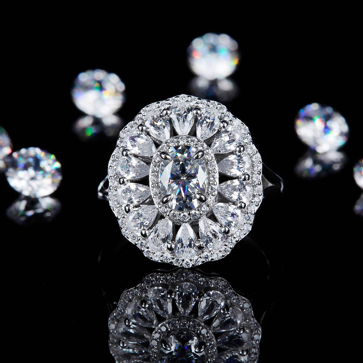 满镶豪华蛋形女戒S925银镀白金定制选款主石莫桑钻1.0ct/副石高碳钻