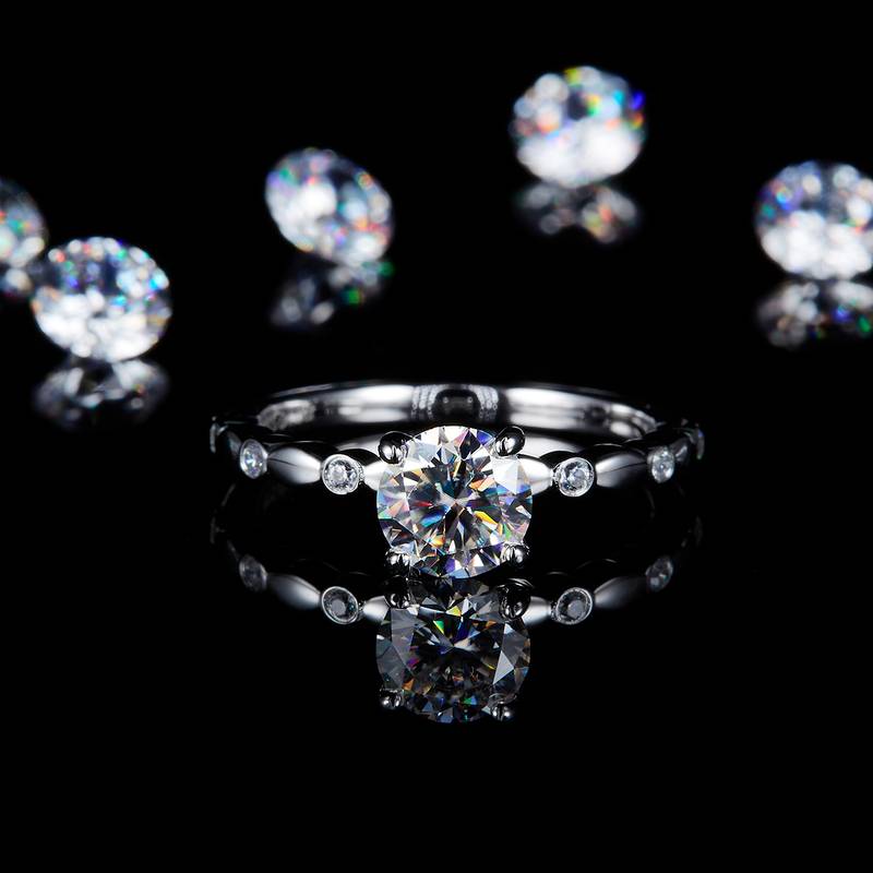 简约四爪Women's RingS925银镀白金定制选款主石Moissanite1.0ct/副石高碳钻
