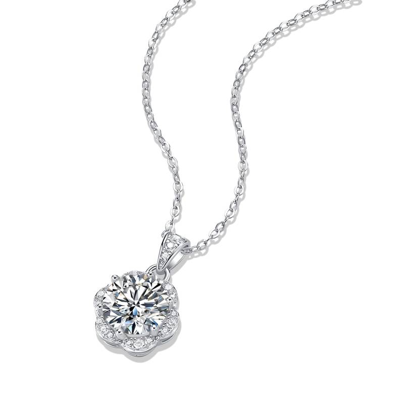 P11444款S925银镀18K白金莫桑钻心花怒放项链主石8.0mm/2.0ct