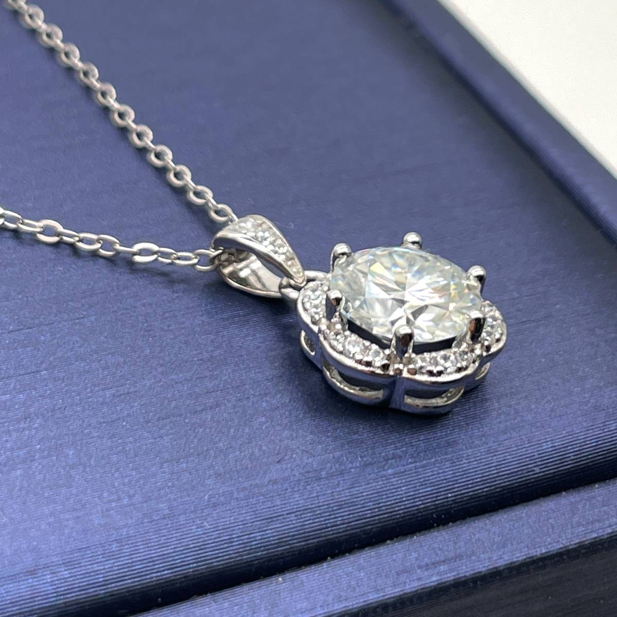 P11444款S925银镀18K白金莫桑钻心花怒放项链主石8.0mm/2.0ct