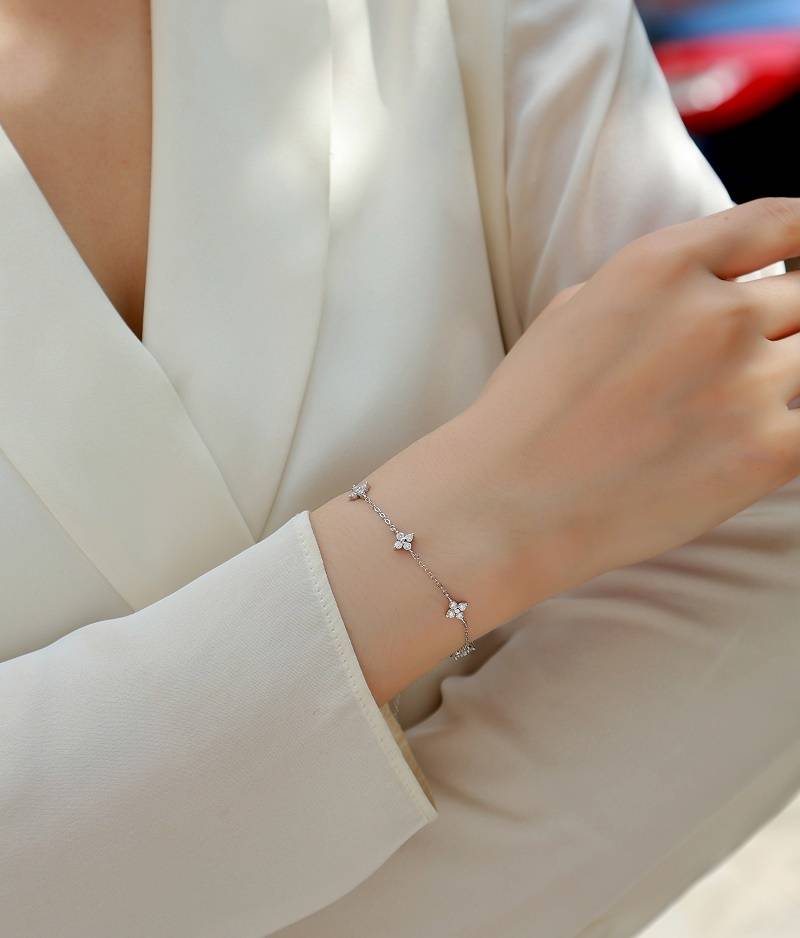 L13989款S925银镀18K白金Moissanite四叶草0.6ct