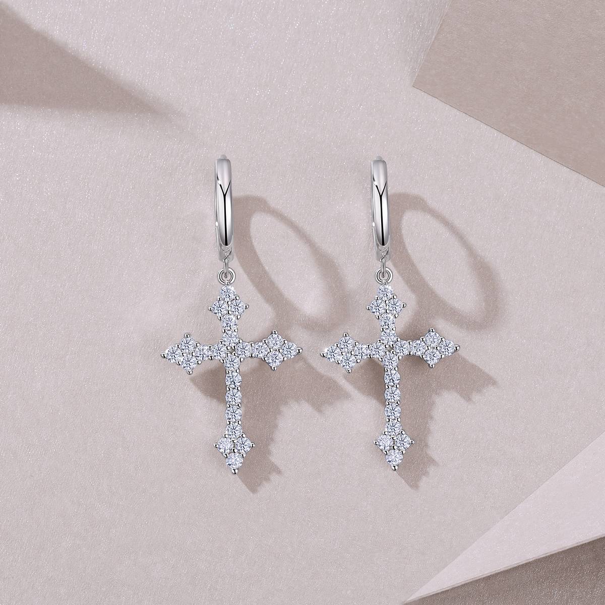 E15379款S925银镀18K白金莫桑钻十字架耳环1.38ct