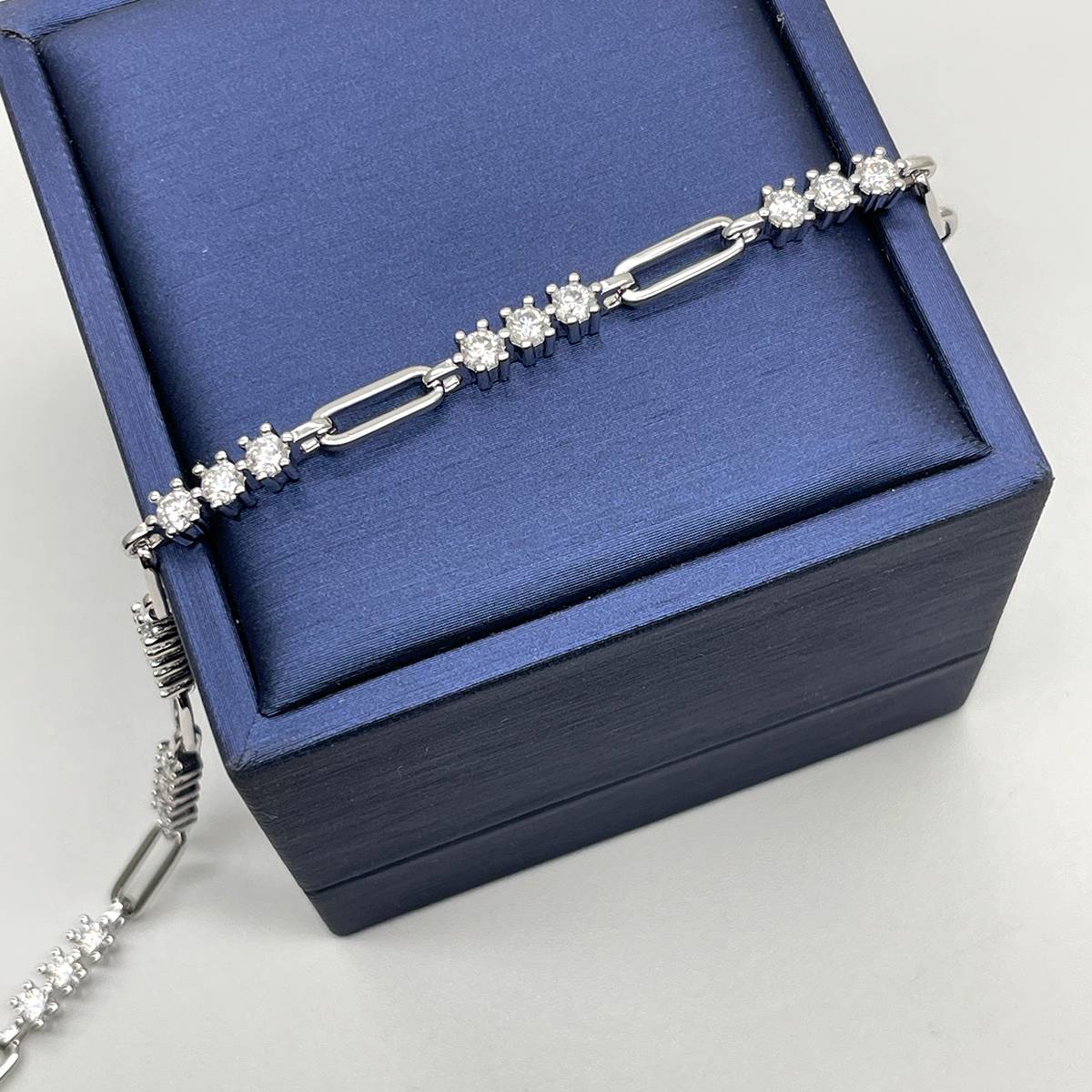 L15551款S925银镀18K白金Moissanite简约几何环扣Bracelet2.1ct