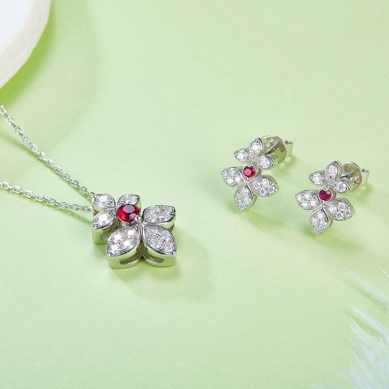 28T款银S925镀18K白金合成红宝莫桑钻四叶花套装0.45ct/0.25ct
