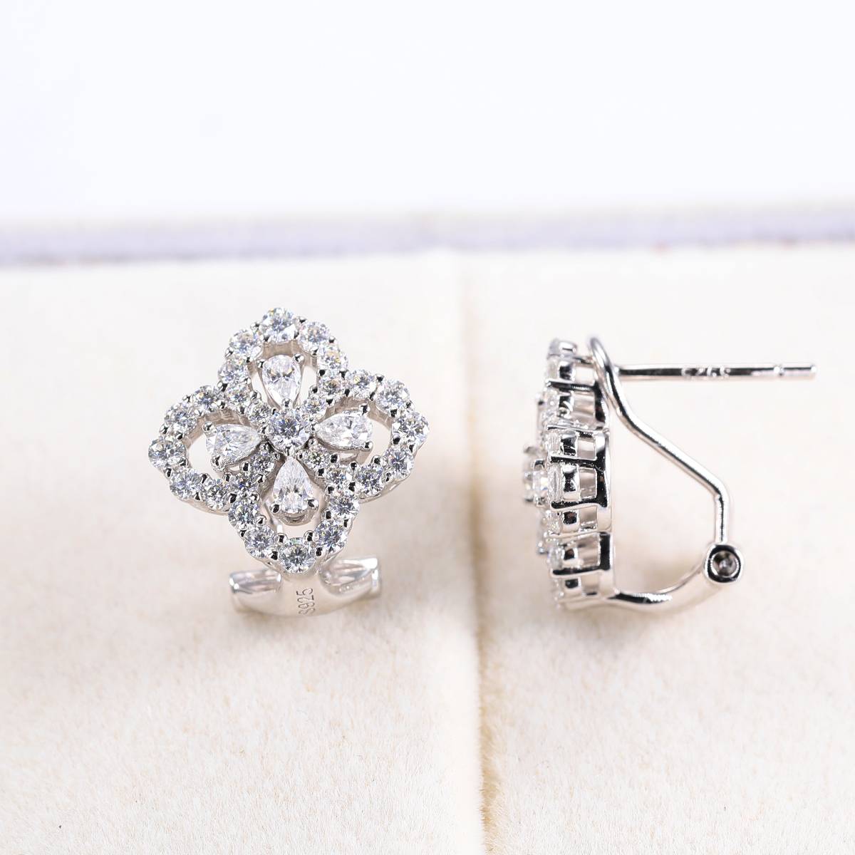 E250712021款S925银镀18K白金满镶莫桑钻四叶草耳钉2.26ct