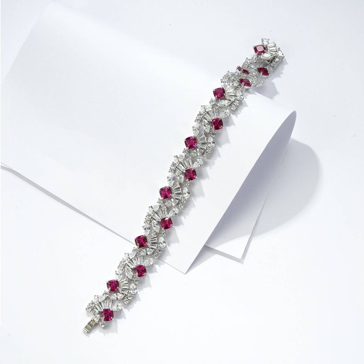 ZHF-L1389款S925银镀18K白金枕形培育彩宝Affordable LuxuryBracelet主石5.0mm/粒