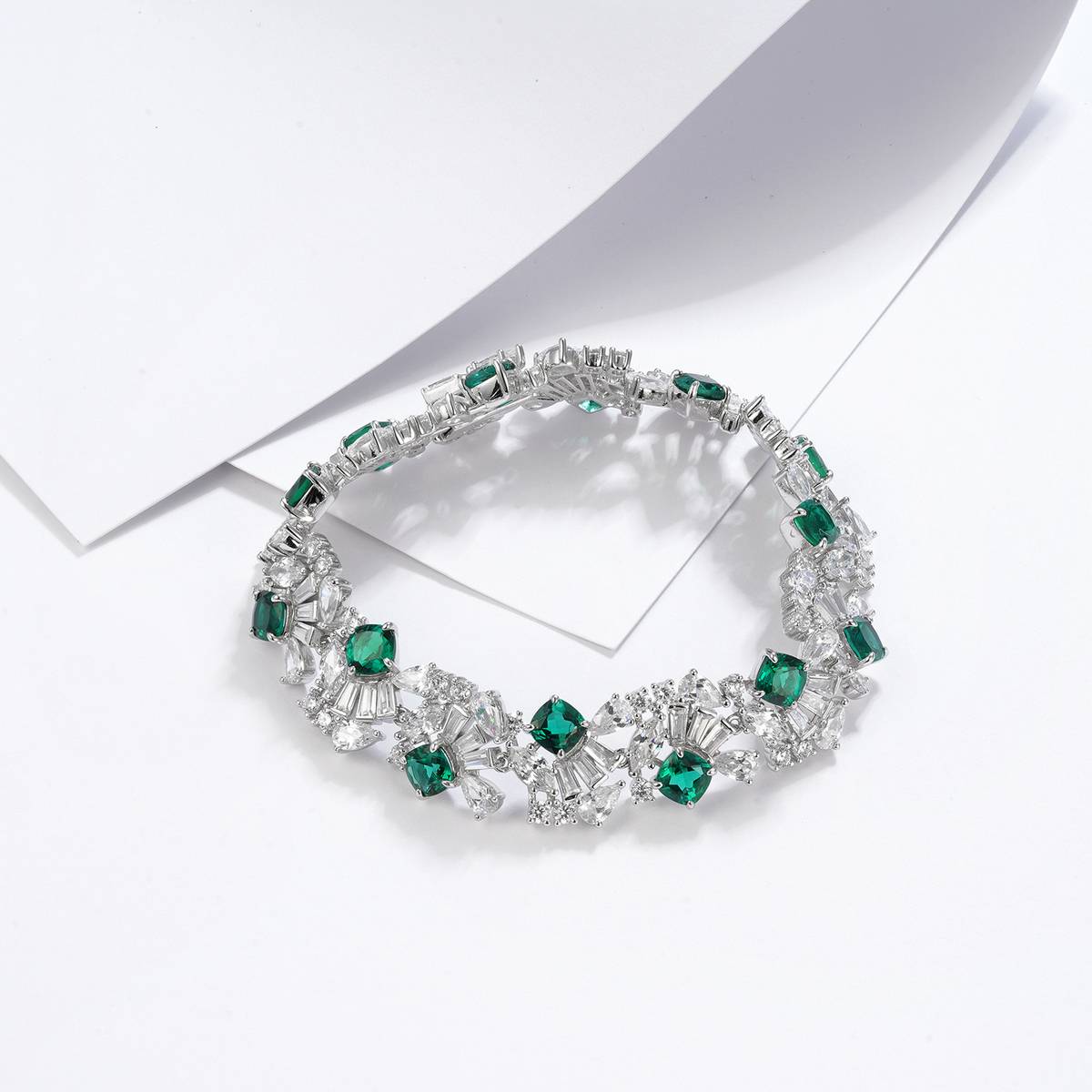 ZHF-L1389款S925银镀18K白金枕形培育彩宝Affordable LuxuryBracelet主石5.0mm/粒